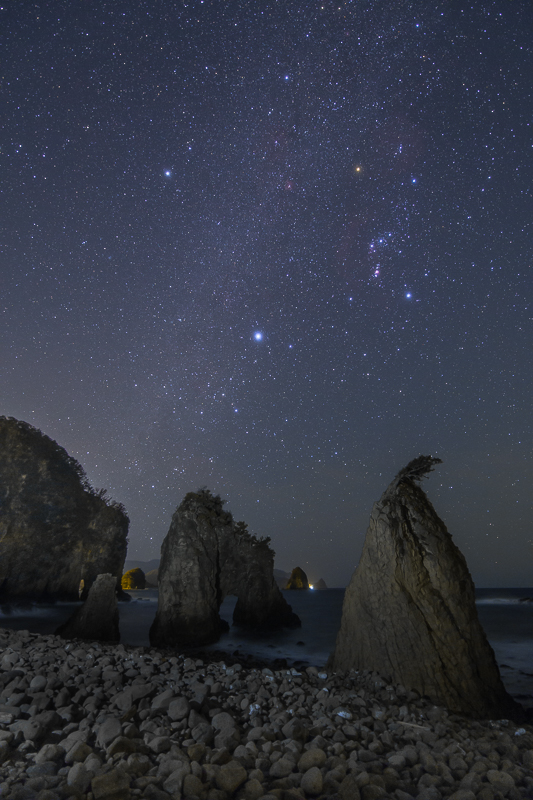 奇岩と冬の星々B.jpg