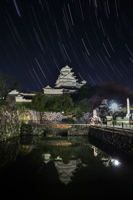 姫路城と星の軌跡B.jpg