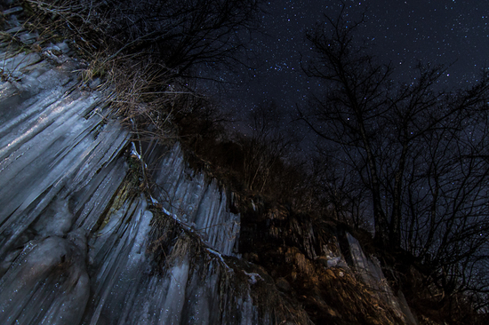 氷柱と冬の星空Ｂ.jpg